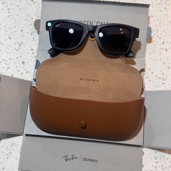 Ray Ban Meta AI Men’s Glasses - Regular Size - POLARIZED - Picture 2 of 7